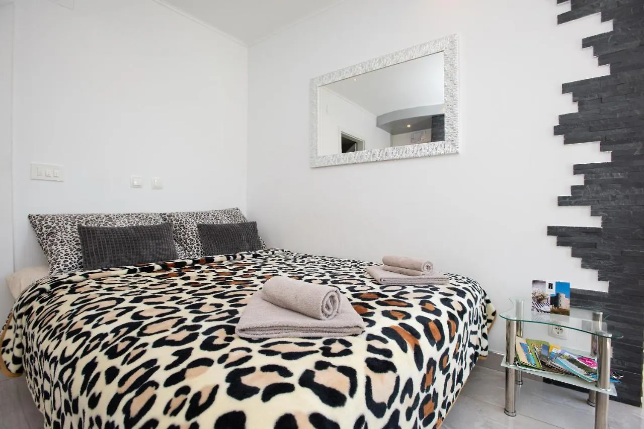 Apartments Viky Kraljevica