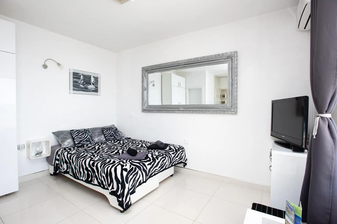 Apartments Viky Kraljevica