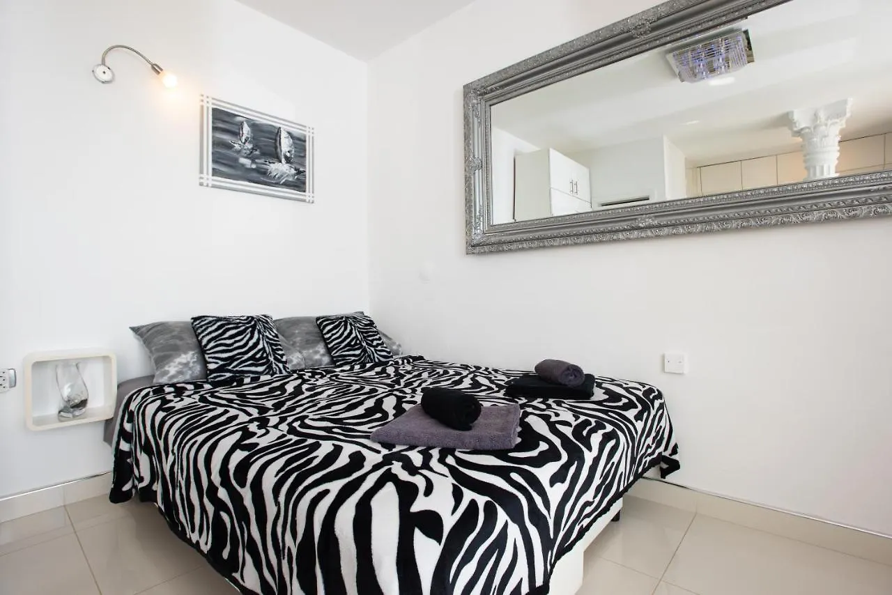 Apartments Viky Kraljevica