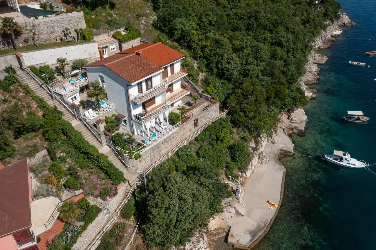 Apartments Viky Kraljevica
